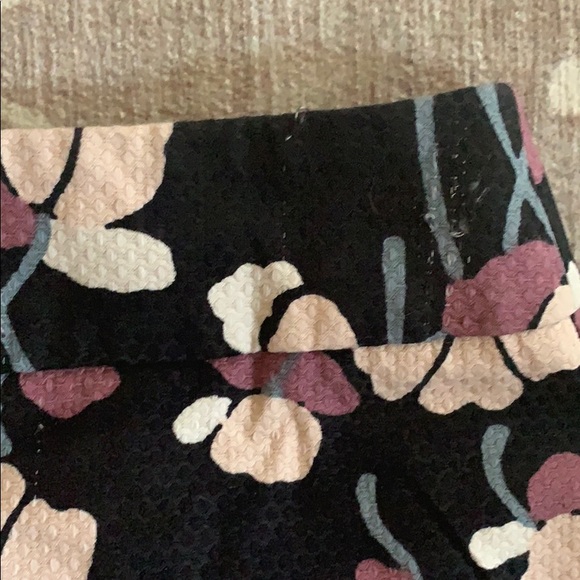 Ann Taylor Pencil Skirt Gingko Pattern - Picture 6 of 7